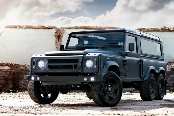El legendario rover defender con afinación de seis ruedas