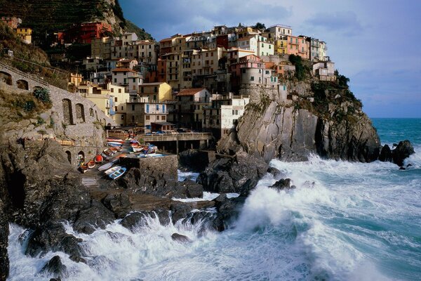 Italia. Mar furioso. Montaña