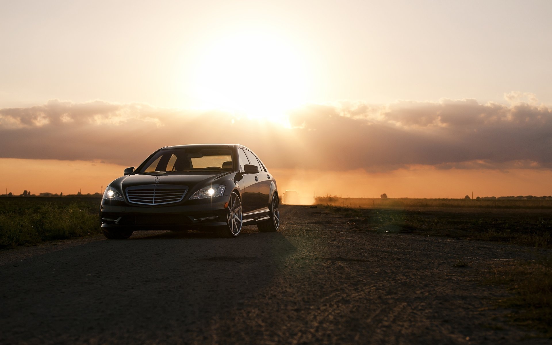 merce cook ket automóviles automóviles automóviles vehículos automóviles puesta de sol automóviles negros faros nubes rayos sol luz brillante mercedes carretilla unidades conducción carretera vehículos de motor