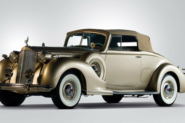 Museo retro Cabriolet reshotka y faros