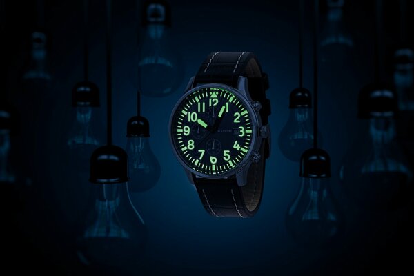 Reloj de pulsera con esfera verde y luz de fondo