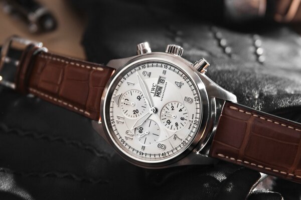 Reloj de pulsera con múltiples diales