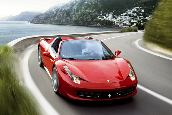 Ferrari rojo en la carretera