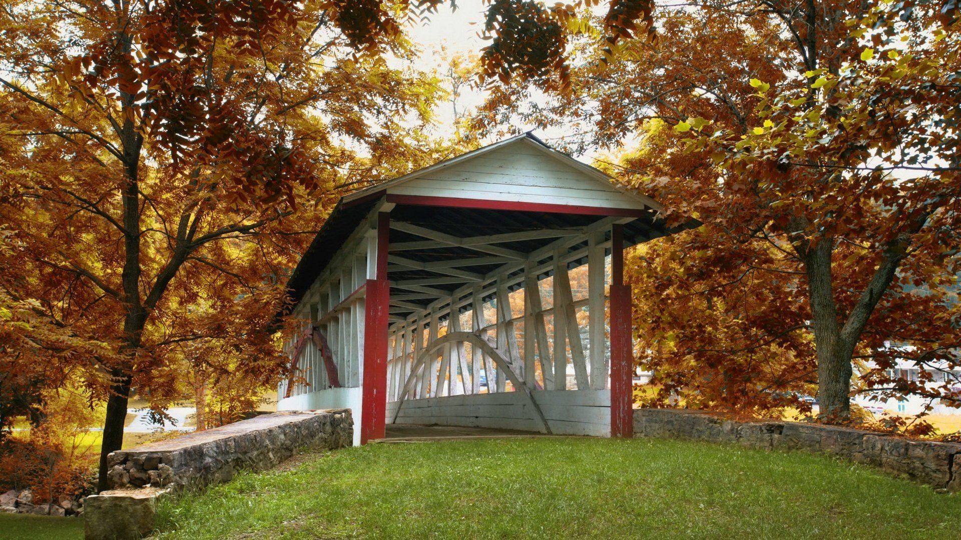 puente piedras árboles follaje multicolor bosque parque caída de hojas época dorada verano indio hojas amarillas colores de otoño