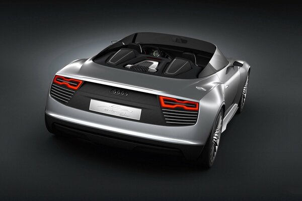 Hermoso coche Audi convertible