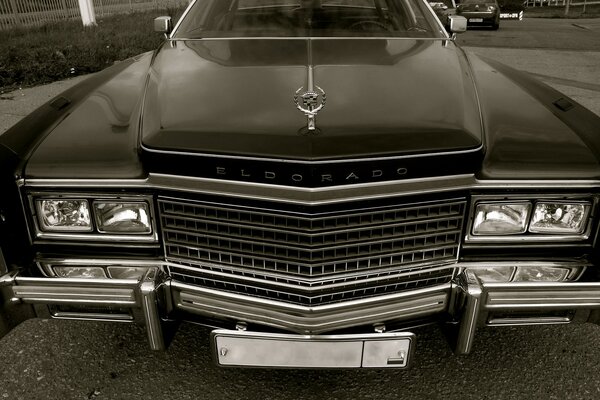 Foto retro coche cadilac modelo Eldorado 1978 año