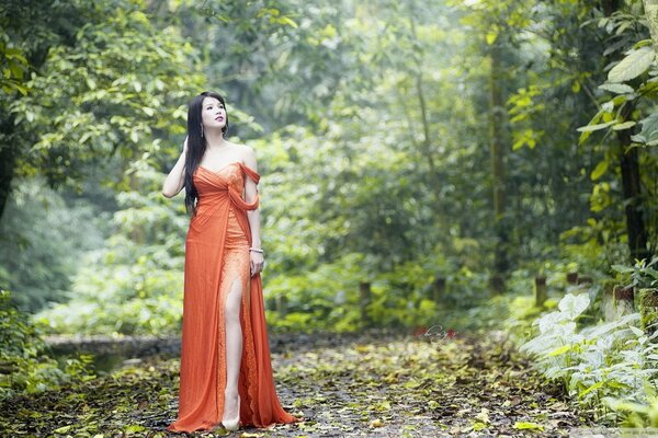 Sesión de fotos de chica asiática en la naturaleza