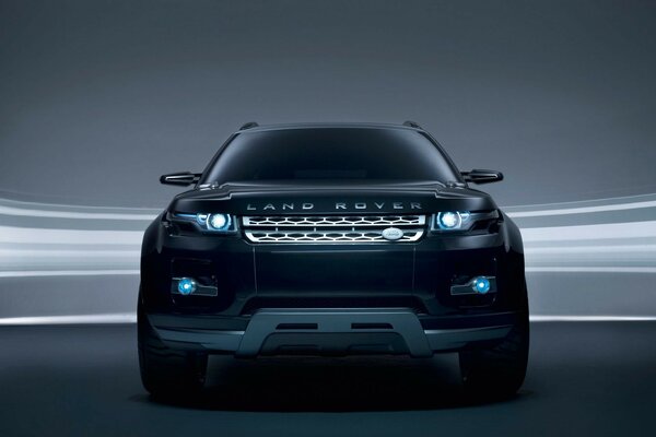 Land rover negro con faros de xenón