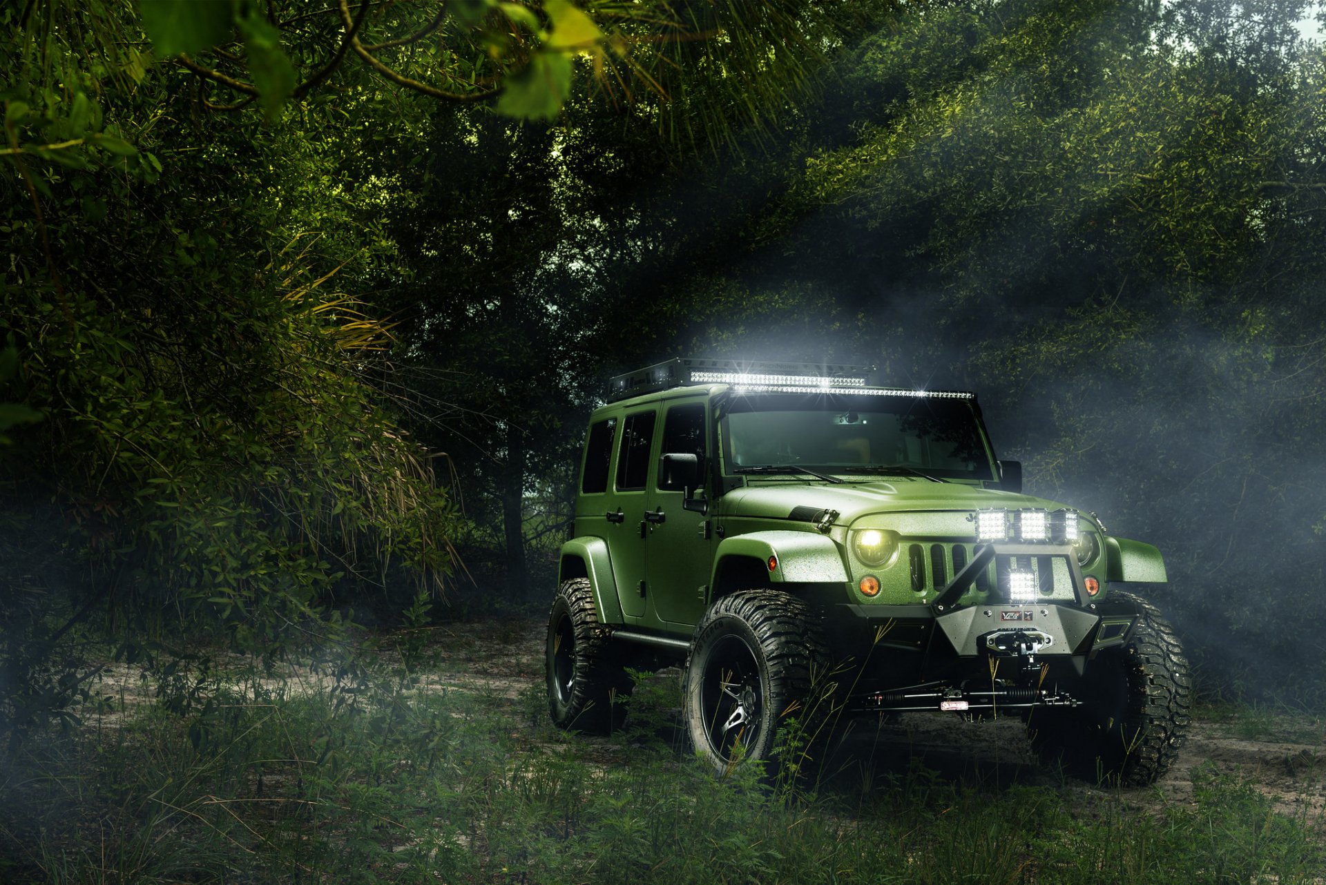 jeep verde bosque
