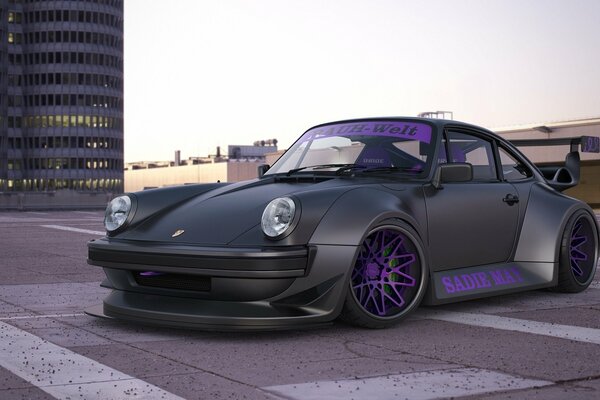 Coche deportivo gris con letras moradas