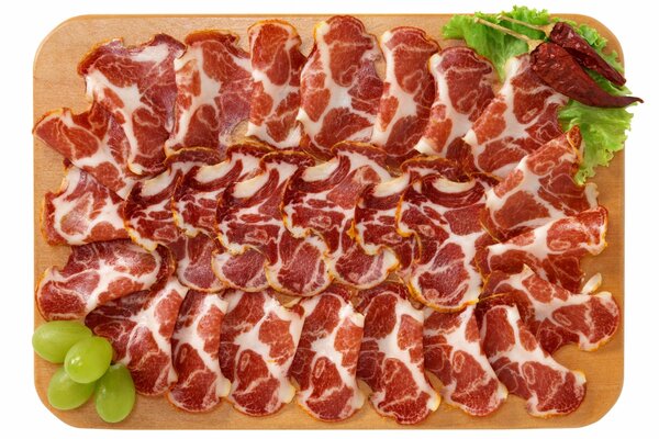 Cortar el tocino. Hermosa presentación