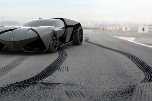 Las huellas de los neumáticos de lamborghini en la pista de carreras