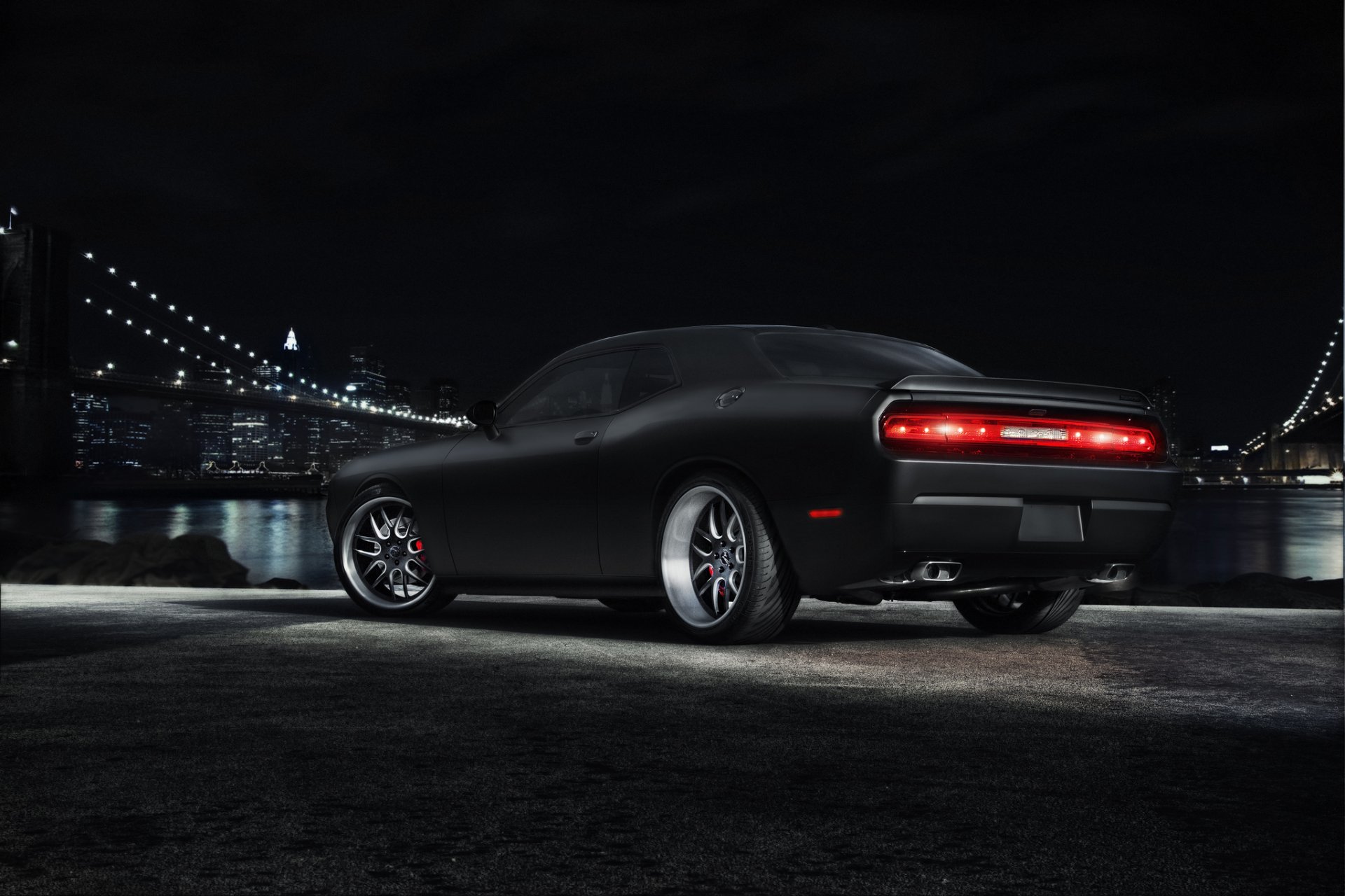 esquivar challenger negro muscle car dodge challenger muscle car puente ciudad metrópolis noche