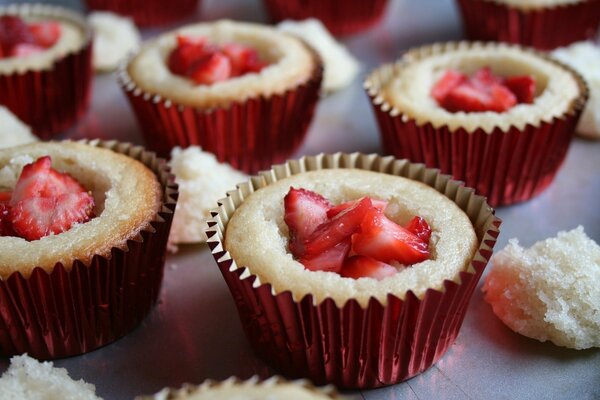 Los cupcakes de bayas dulces son deliciosos