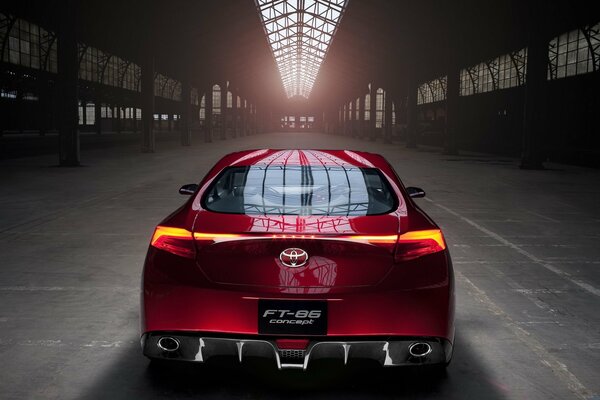 TOYOTA PIE 86 EN EL HANGAR CON EL TEJADO PANORÁMICO