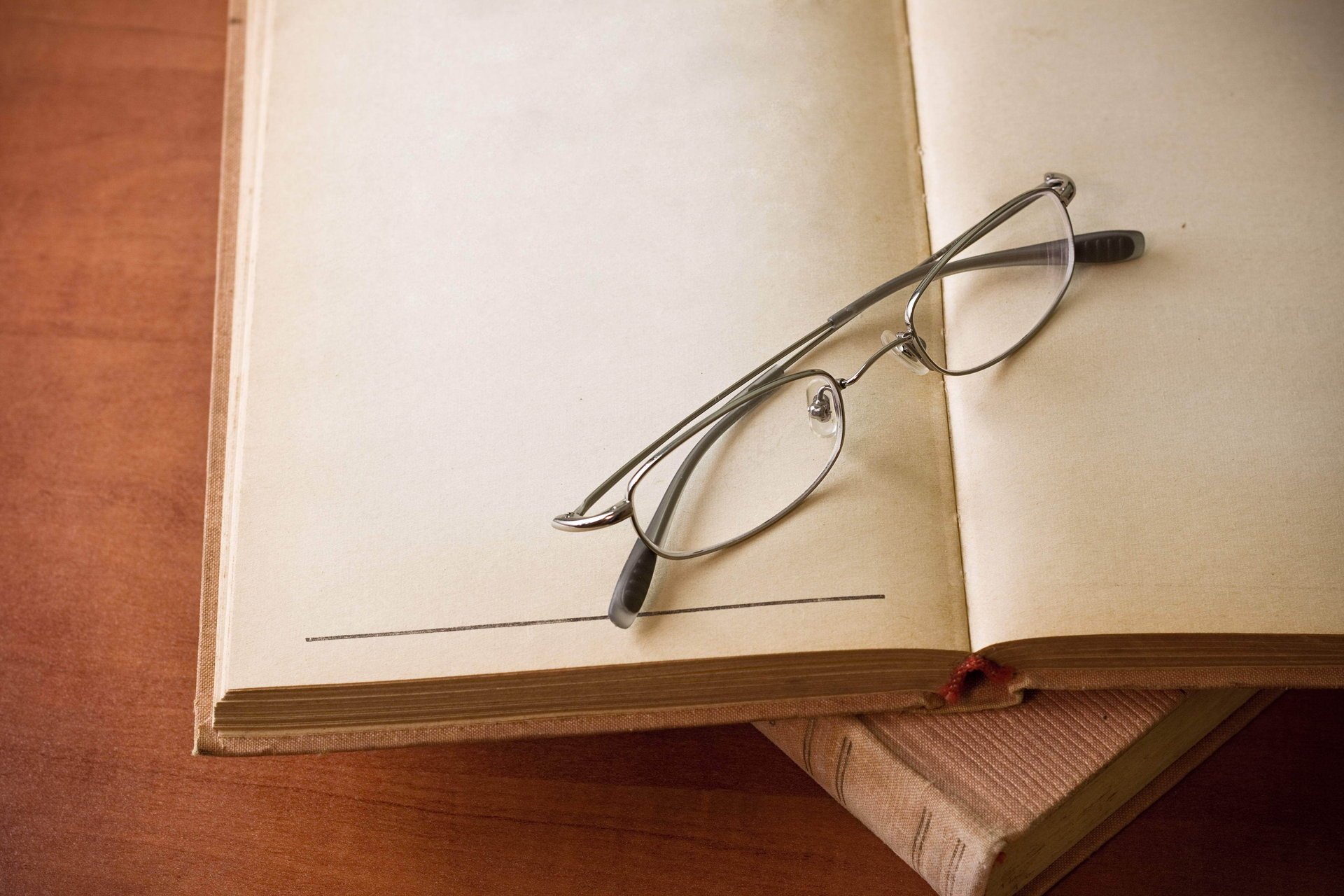 fondo stenko gafas libro página