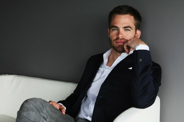 El guapo actor estadounidense Pine Christopher Whitelaw