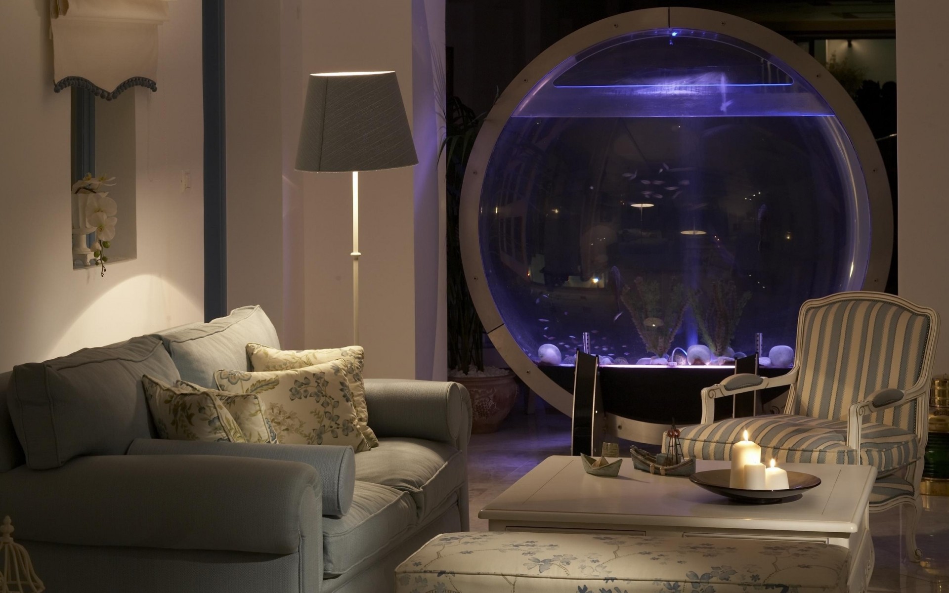 acuario sofá habitación piscina velas silla salón