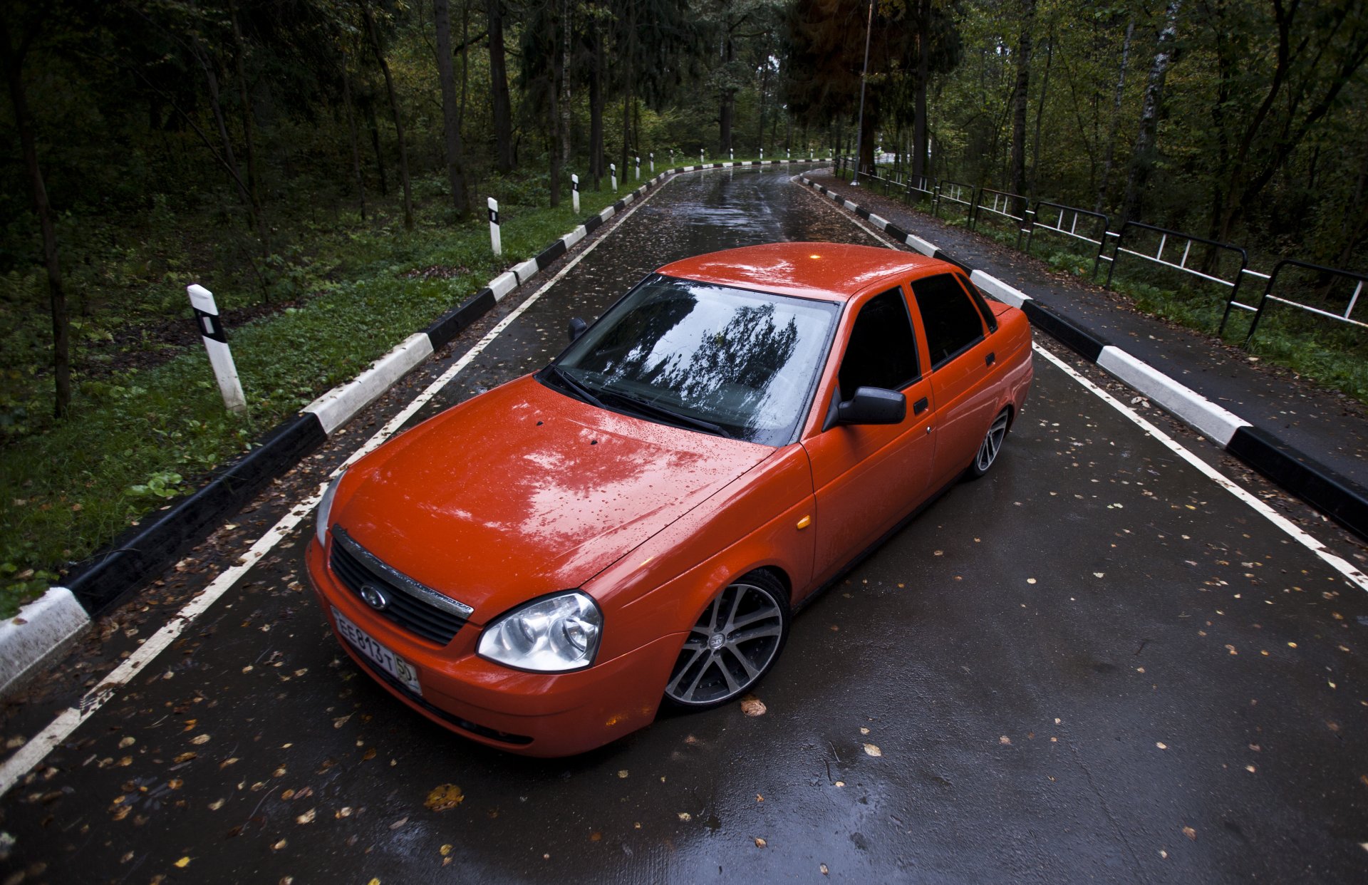 lada 2170 priora priora rojo discos muy camino hojas