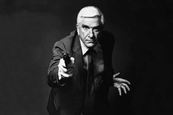 La protagonista de la película Naked Gun Leslie Nielsen