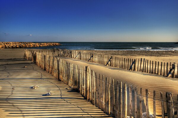 El fondo de pantalla es sólo una imagen con el mar y la arena