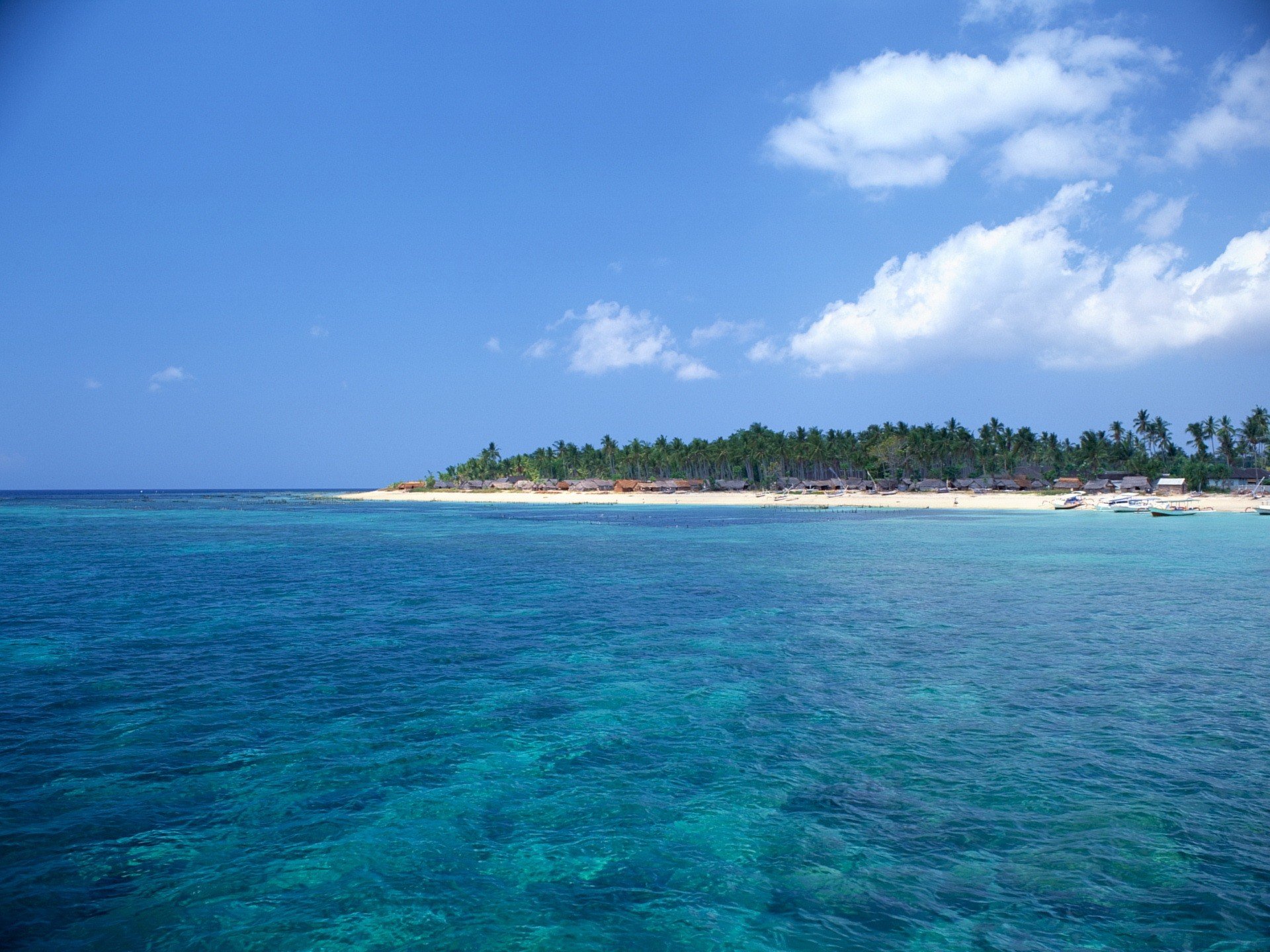 isla cabañas mar nubes