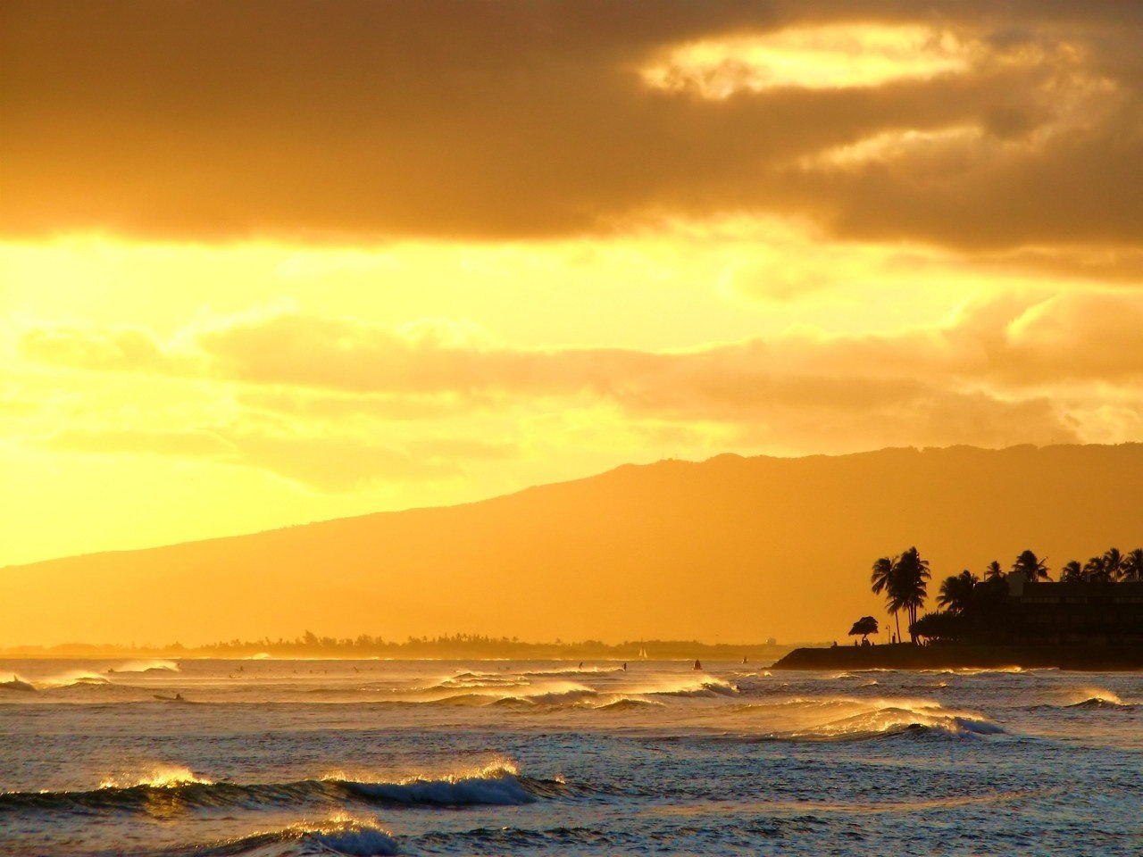 olas mar puesta de sol