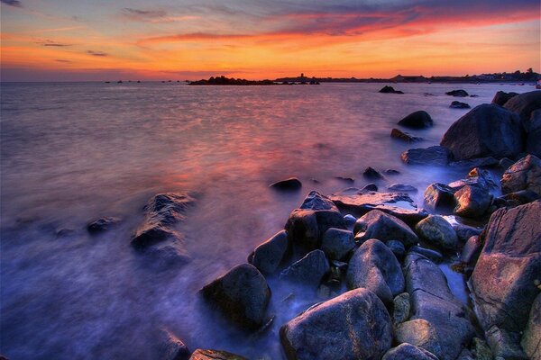 Puesta de sol que se va. Noche. Playa