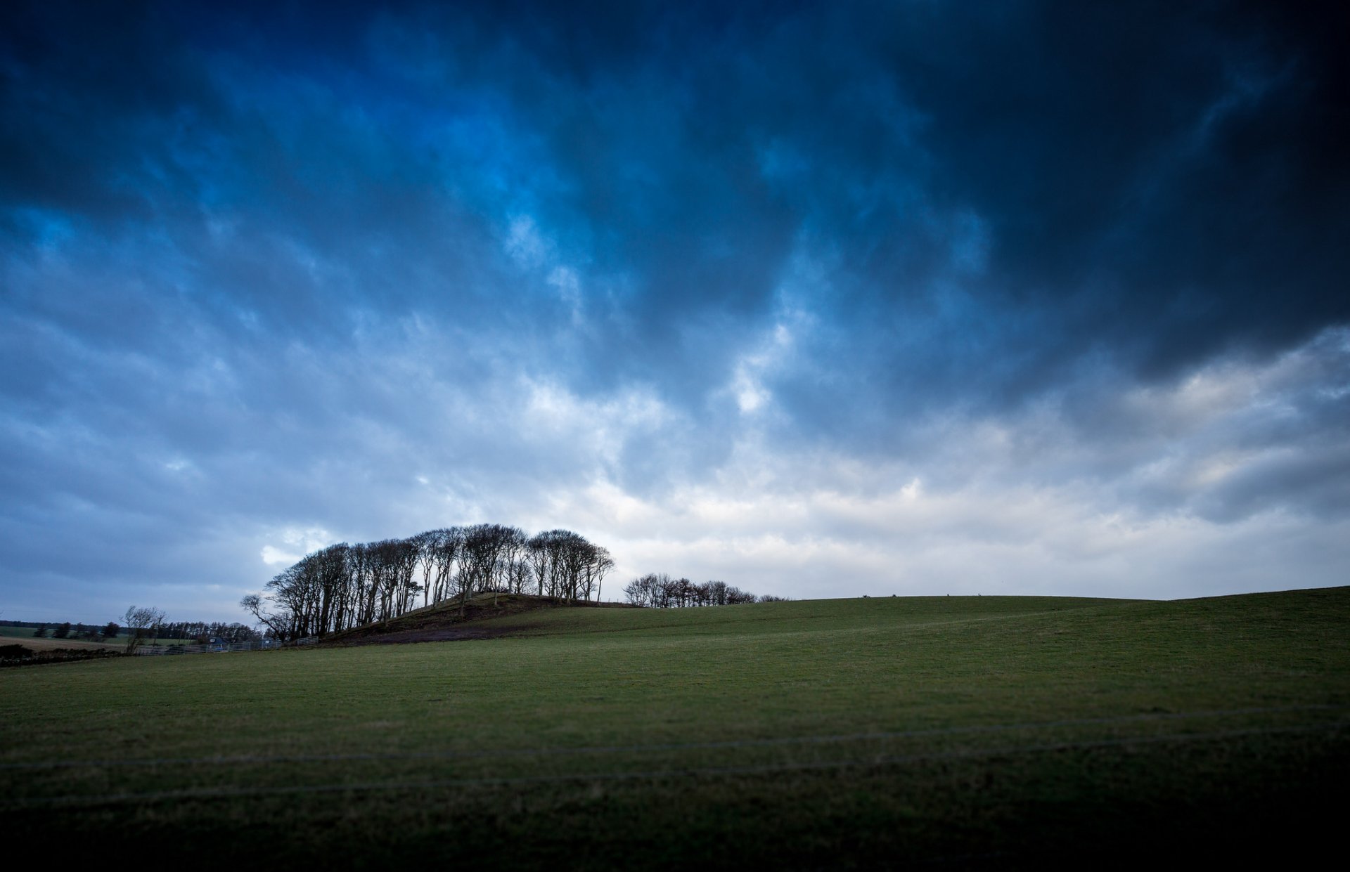 reino unido escocia campo espacios abiertos valle árboles azul cielo nubes