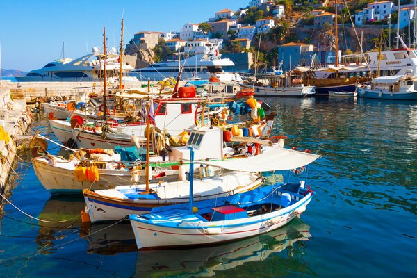 Puerto marítimo en Grecia Santorini