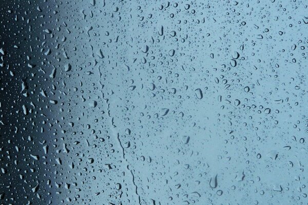 Gotas de lluvia en el vidrio