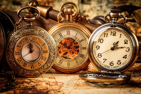 Hermoso reloj de bolsillo Vintage y antiguo