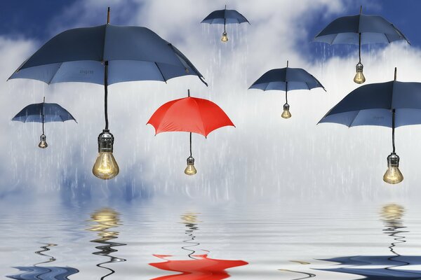 Paraguas azul y rojo con bombilla en lugar de asas bajo la lluvia