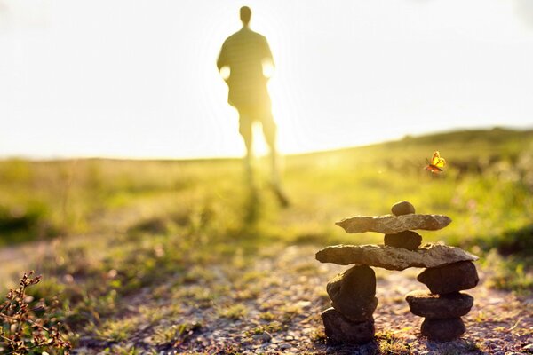 La casa de las piedras. El hombre que corre hacia el sol