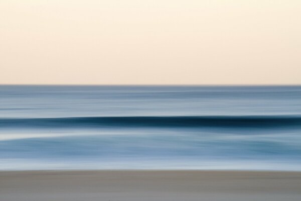 Fondo. Mar costa y cielo azul