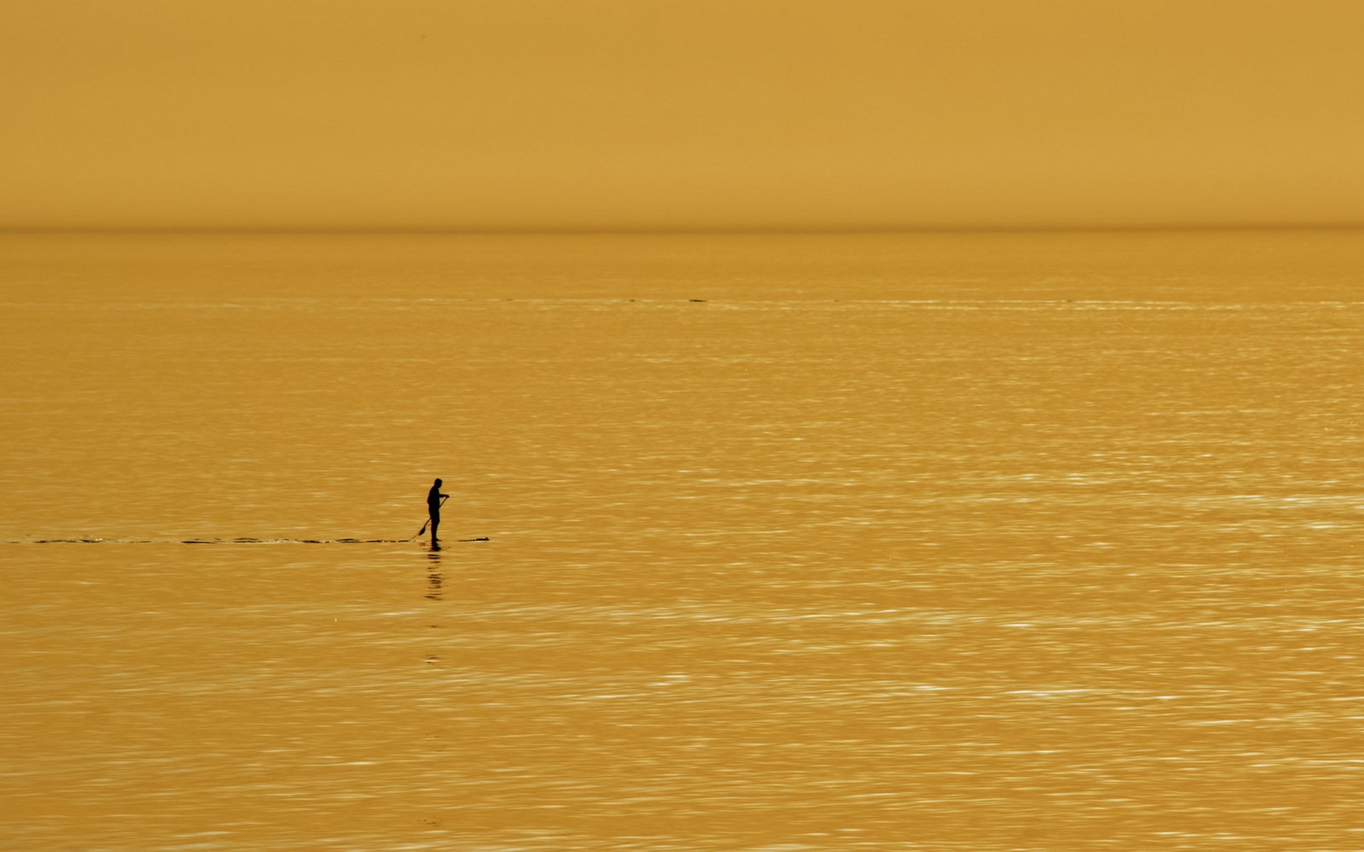 hombre mar minimalismo