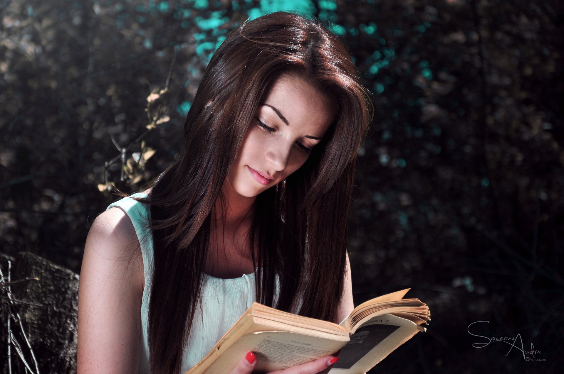 chica libro lee