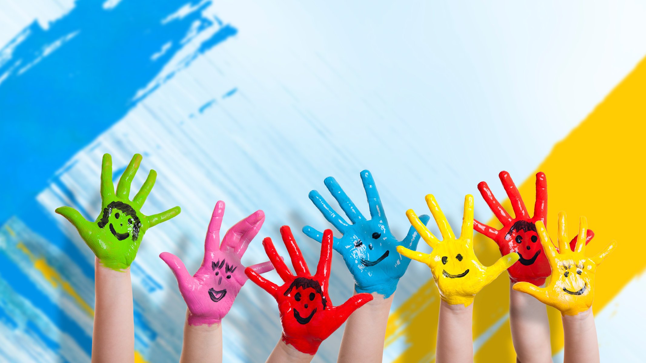 niños color de la pared sonrisas modo felicidad manos color de la pared sonrisas dibujo