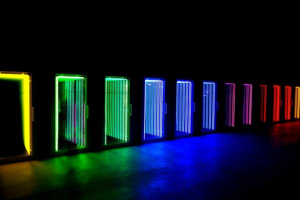 Mostrar la puerta en luz de neón