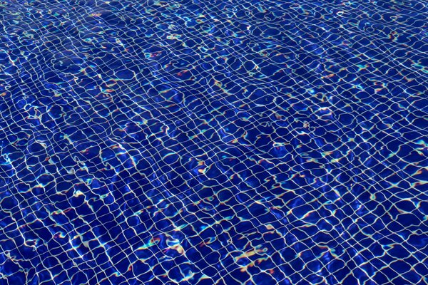 Textura en la piscina agua inusual brillante