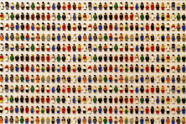 Muchos juguetes lego diferentes