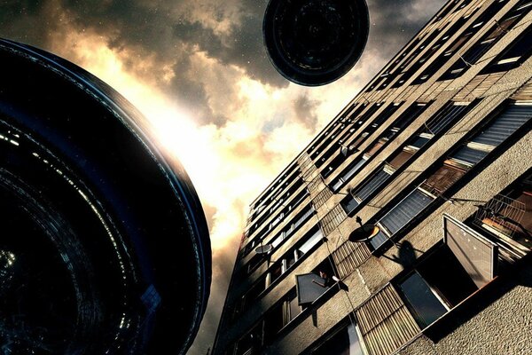 Platillos voladores sobre el edificio