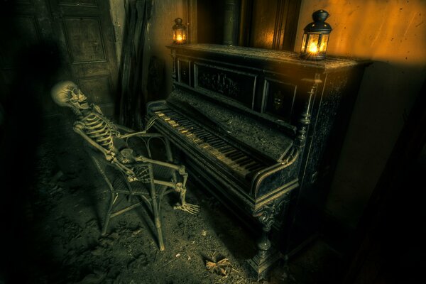 Ambiente sombrío. Esqueleto solitario tocando música muerta en el piano