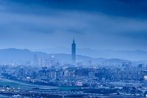 Panorama de China en bruma torre noche vista de la ciudad