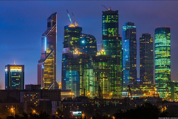 Vista de la ciudad de la noche