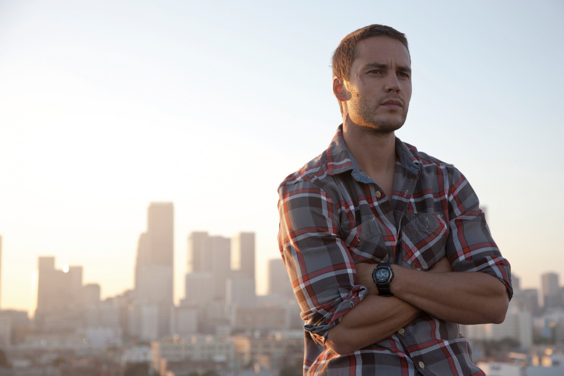 actor taylor kitsch camiseta retrato