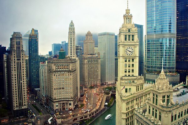 Edificios altos de América. Río a Chicago a lo largo de los rascacielos