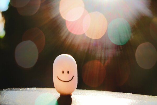 Caramelo TIC TAC con una sonrisa, TIC TAC smiley, menta caramelo TIC TAC con una sonrisa, resplandor de la luz del sol