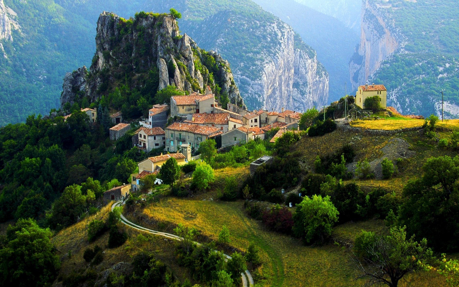 francia alpes montañas casas ciudad pueblo