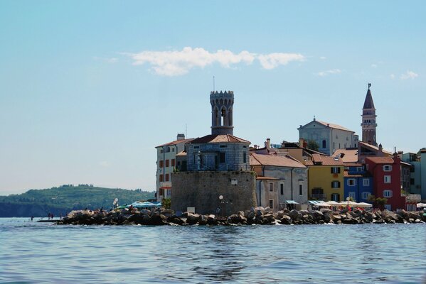 Fotos de la ciudad de Eslovenia con el mar